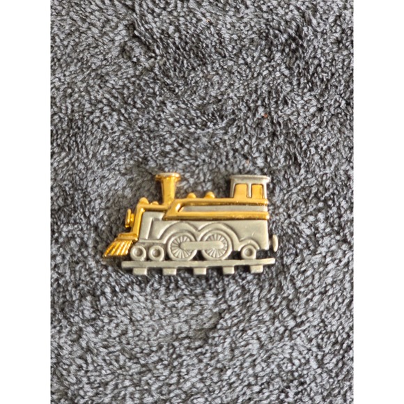 Jewelry - Vintage Two Tone Silver Gold Steam Engine Locomotive Train‎ Pin Brooch Novelty